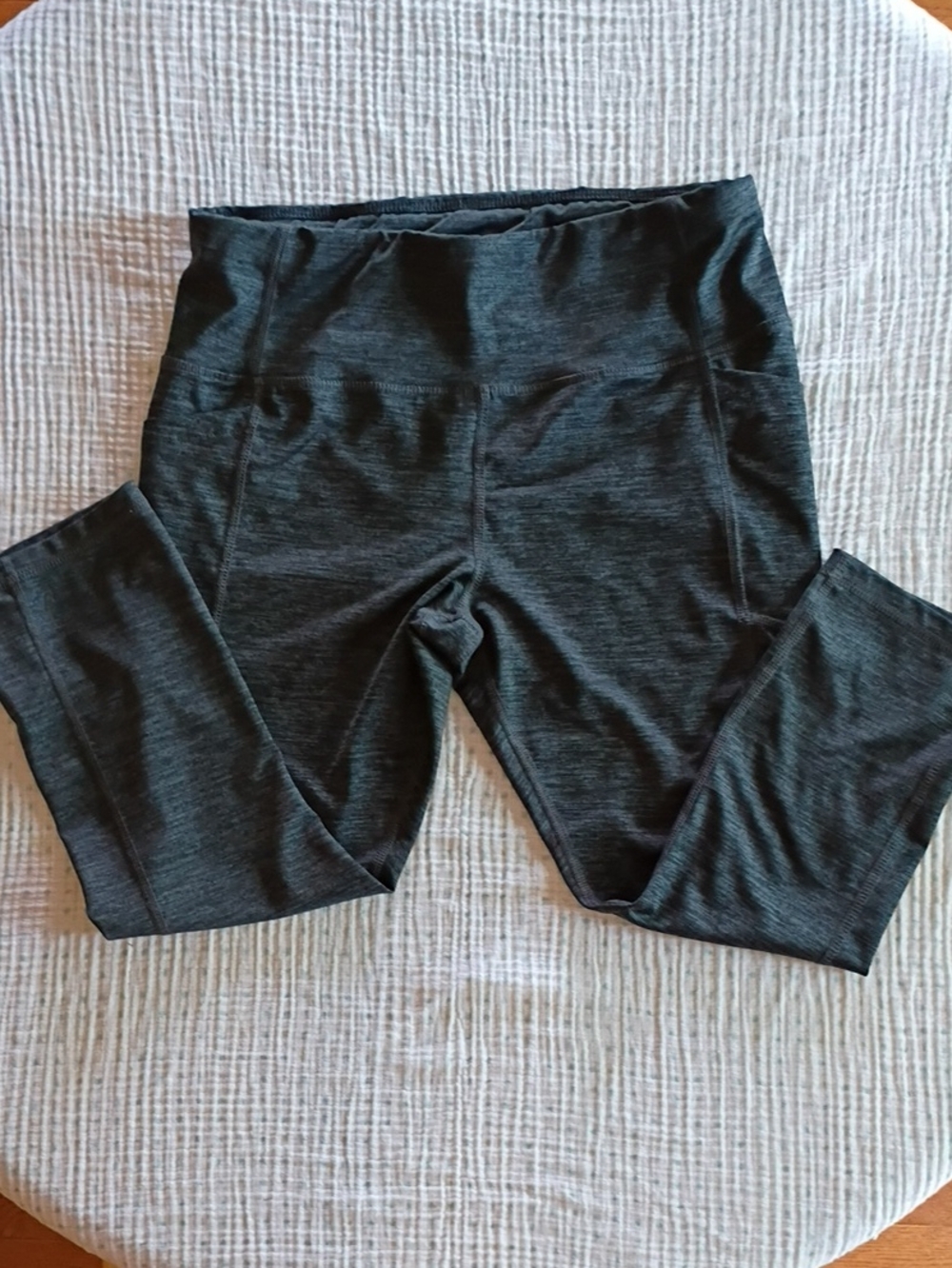 Avia Capri Leggings - Gray/Black Heather- Large